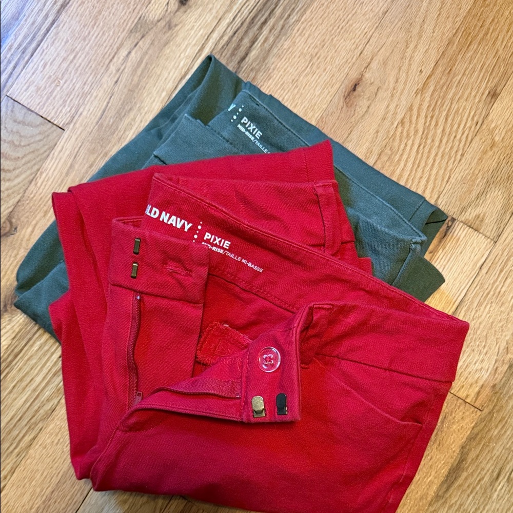 Old Navy Red and Green Pixie Pants Set